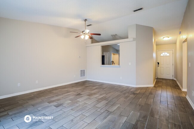 Foto del edificio - 7609 Dover Cliff Dr S