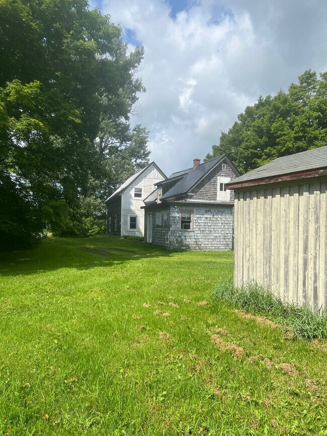 Foto del edificio - 871 Madawaska Rd