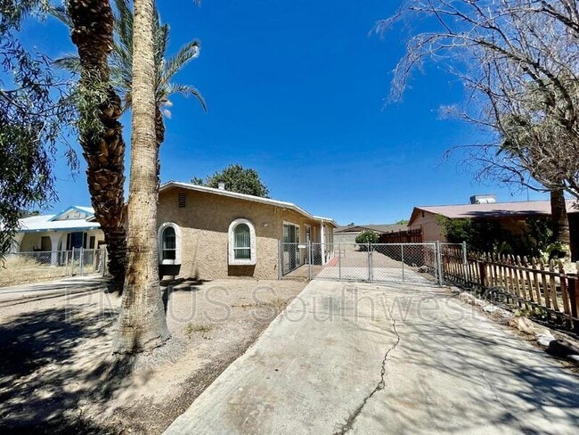 Building Photo - 1435 Bryan Dr