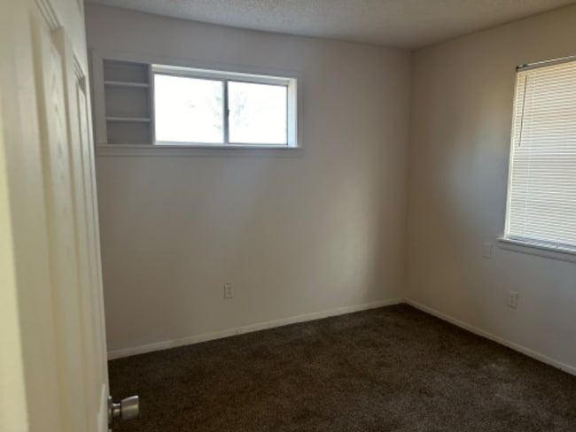 Building Photo - 2565 Peres Ave