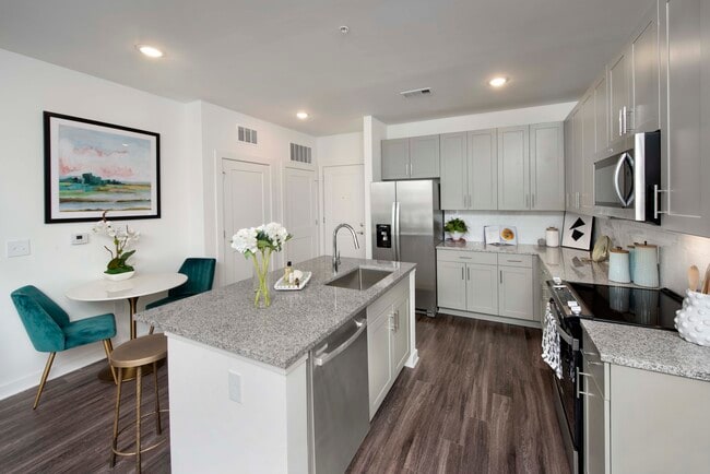 Building Photo - The Statesman