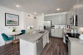 Building Photo - The Statesman