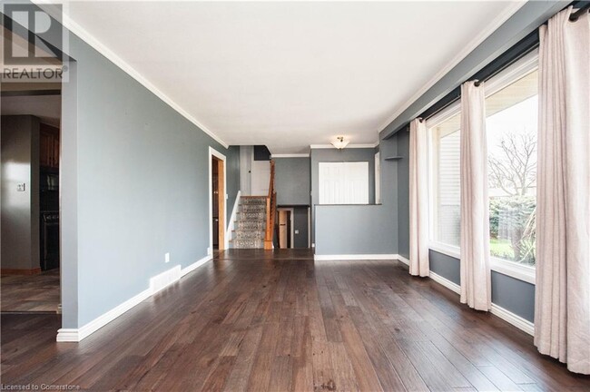 Building Photo - 7 Camelot Dr