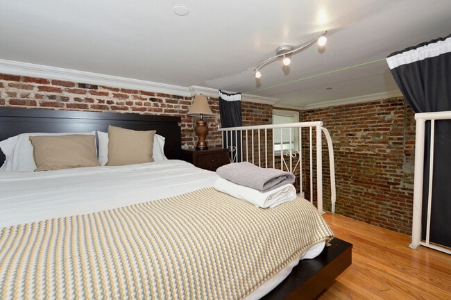 Foto del edificio - 449 W 47th St