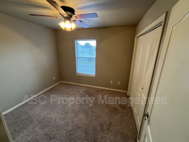 Building Photo - 3220 W Montrail Pl