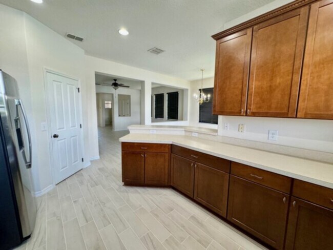 Foto del edificio - Gorgeous Waterfront 3 Bedroom, 2.5 Bath To...