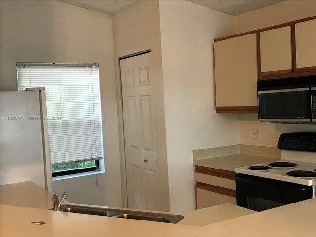 Foto del edificio - 9999 Summerbreeze Dr