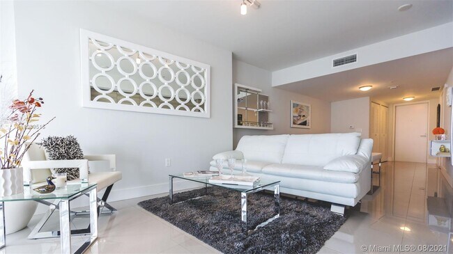 Foto del edificio - 6620 Indian Creek Dr