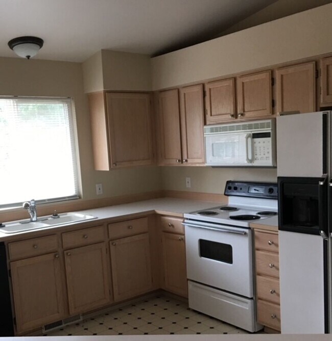 Foto del edificio - 3 bdrm 2 ba home in PORT ORCHARD $2550 rent