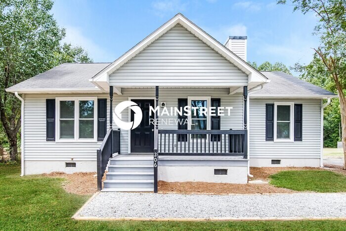 Foto principal - 3 Bedroom Pet-Friendly Home in ANGIER, NC ...