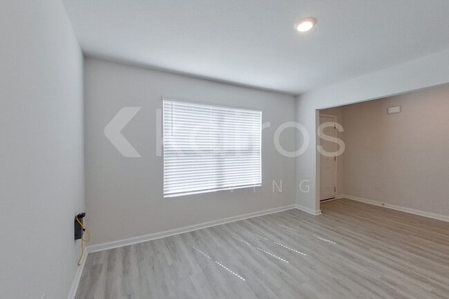 Foto del edificio - 321 Monarch Ln