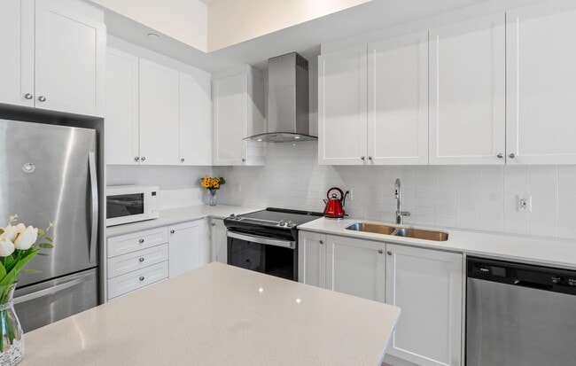 Photo du bâtiment - Modern Condo With Expansive Private Terrace!