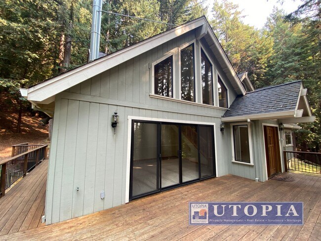 Foto del edificio - Beautiful, Custom Finished Mountain Home w...