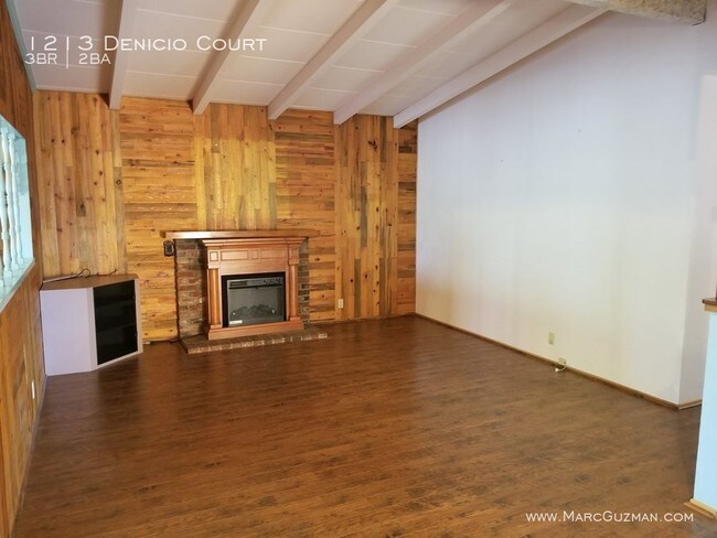 Building Photo - 1213 Denicio St