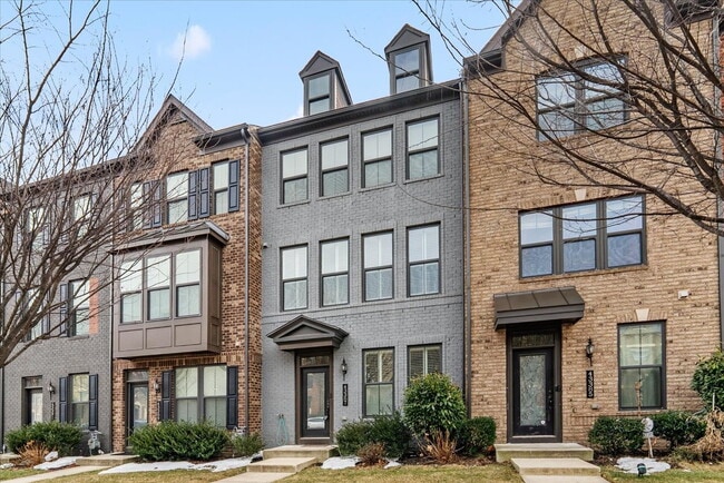Stunning Luxury Townhome for Rent in Westmoore! - Stunning Luxury Townhome for Rent in Westmoore!