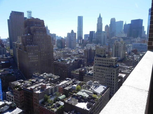 Building Photo - 3 bedroom in NEW YORK NY 10013