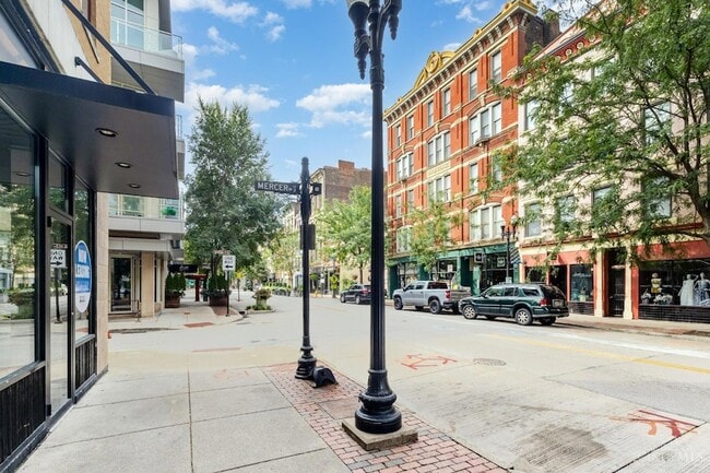 Building Photo - 1326 Vine St
