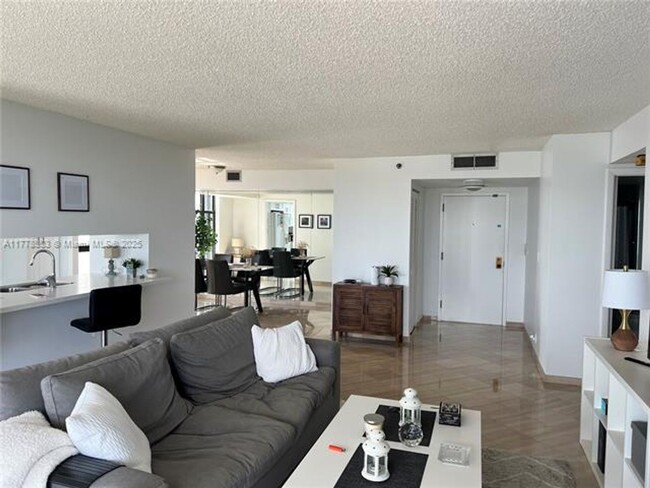 Foto del edificio - 4000 Towerside Terrace