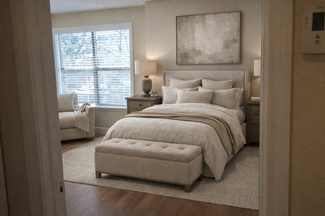 Building Photo - Beautiful 1/1 Wood Floor Condo for rent with Serene trees view from your screened balcony.