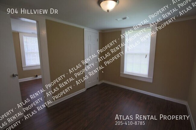 Foto del edificio - 904 Hillview Dr