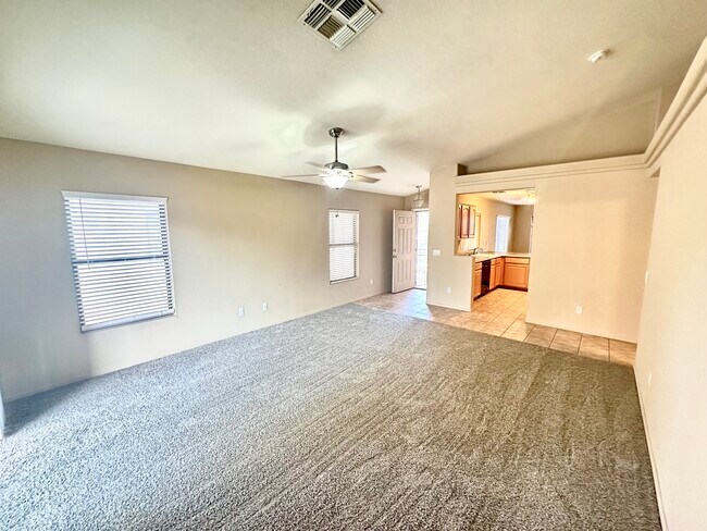 Foto del edificio - 12934 W Hearn Rd