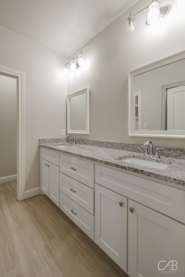 Foto del edificio - For Lease