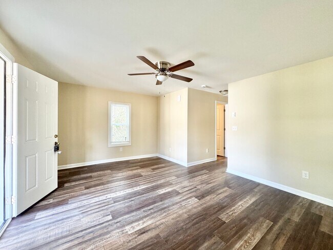 Foto del edificio - 1 Bedroom Convenient to UNC-G