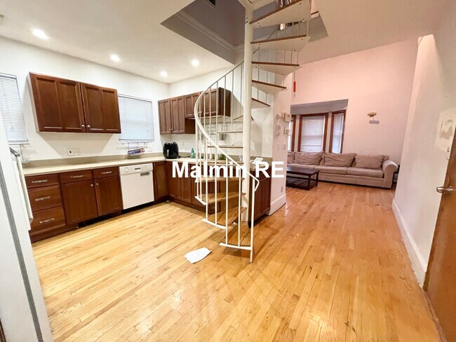 Foto del edificio - 1568 Tremont St