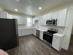 Building Photo - 114 S 2250 W St