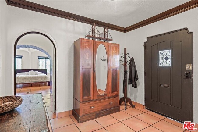 Foto del edificio - 6119 Del Valle Dr