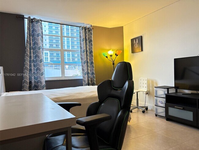 Foto del edificio - 1965 S Ocean Dr