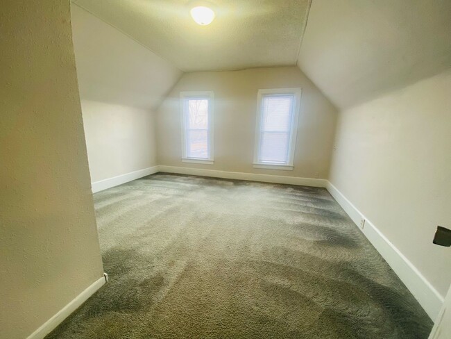 Foto del edificio - 3 bedroom house in Badger available now! $900