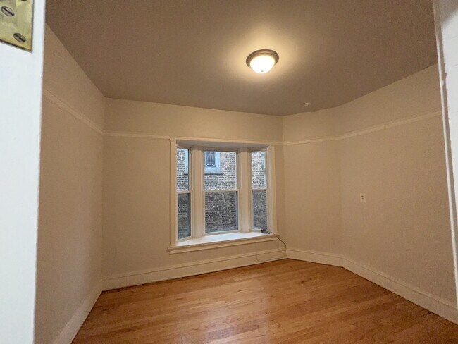 Foto del edificio - 4944 S Michigan Ave