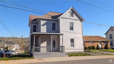 Building Photo - 122 Elm St