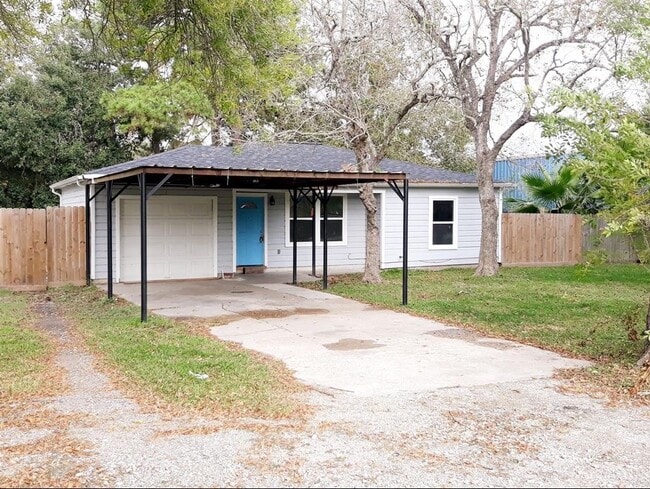 Front - 7324 N Martin Luther King Ave