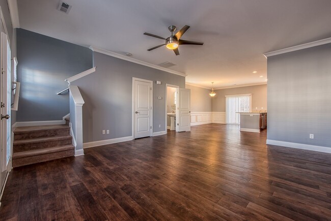 Building Photo - Move-in Ready!