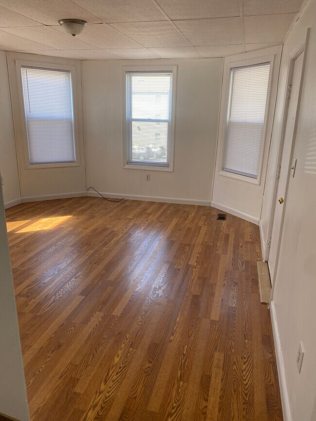 Building Photo - 8 E Kendall St