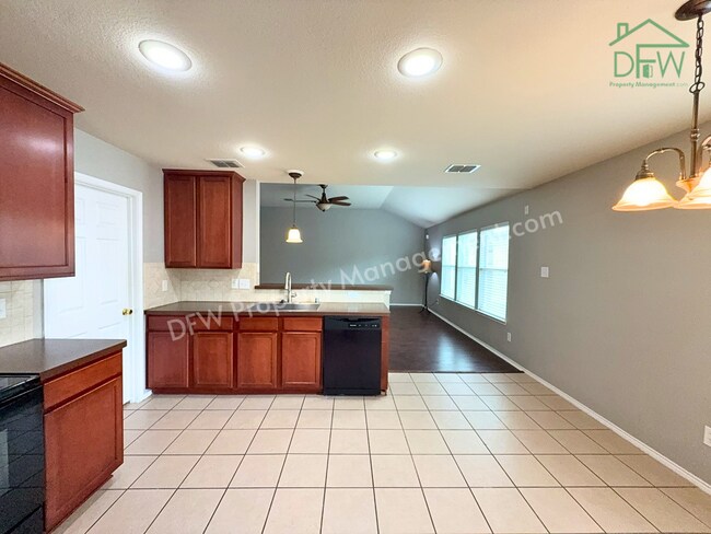 Building Photo - Charming 3 Bed / 2 Bath Home for Lease in Heritage Glen — Fort Worth