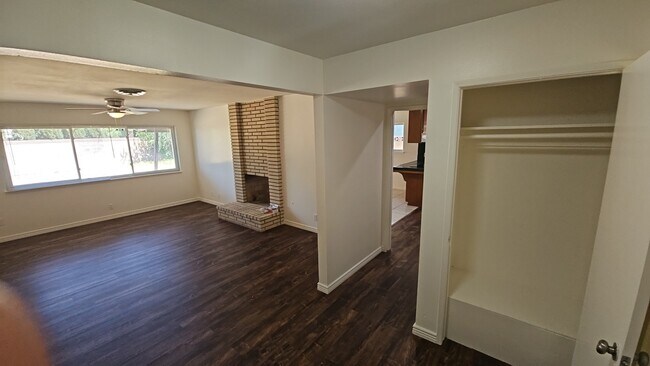 Foto del edificio - 44836 Lorimer Ave