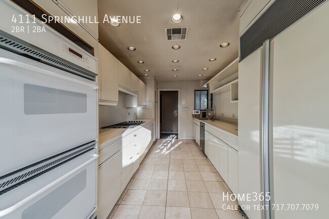 Building Photo - Precious 2 bed 2 bath Single-Family Home N...