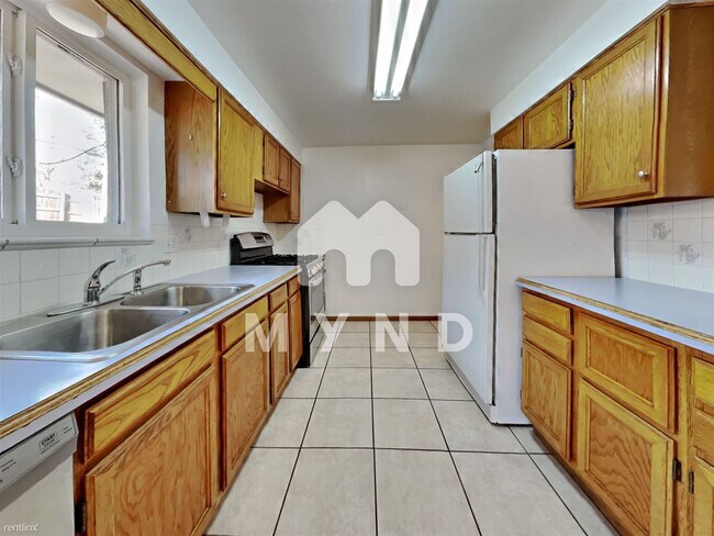 Building Photo - 4 br, 2 bath House - 775 S Braun St