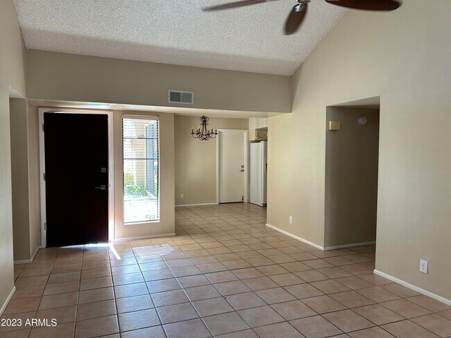 Building Photo - 9414 E Jenan Dr