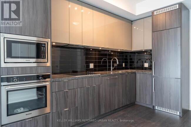 Building Photo - 115-115 Blue Jays Way
