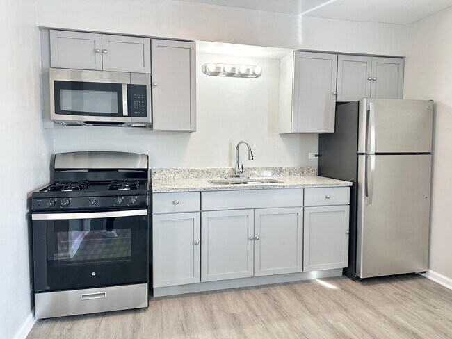 Foto del edificio - 1721 E Roosevelt Rd