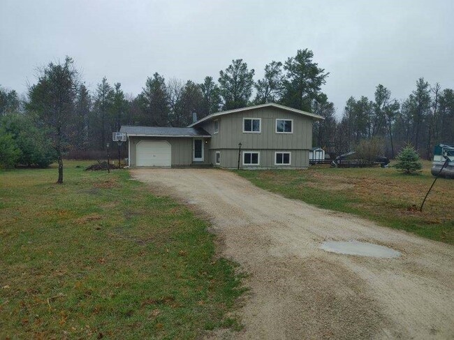 Building Photo - 978 Wellington Ct