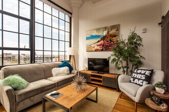 1BR, 1BA - 563-593 SF - A Loft - The Julian