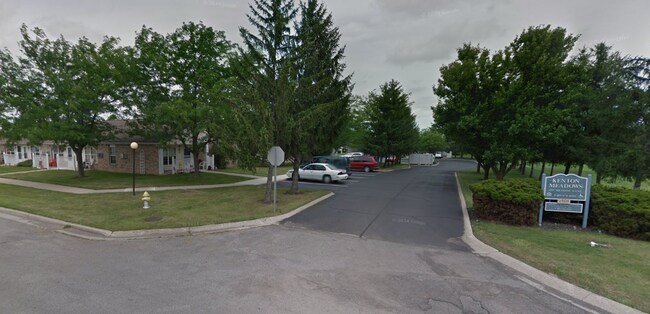 Foto del edificio - 995 Meadow Ln
