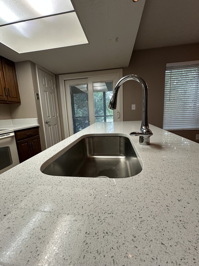 Building Photo - 7043 Muirfield Dr