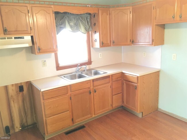 Building Photo - 2 br, 1 bath House - 12045 Highland St