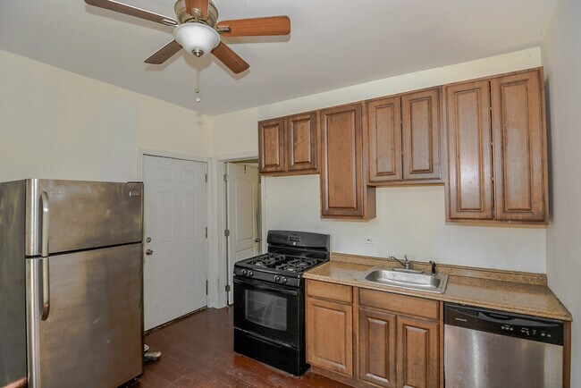 Building Photo - 3426 W McLean Ave